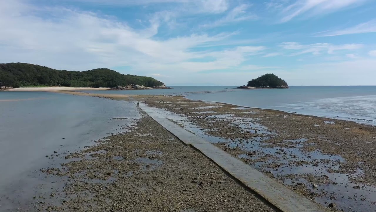 평화로운 바다마을 갯벌 영상 자연경관입니다.